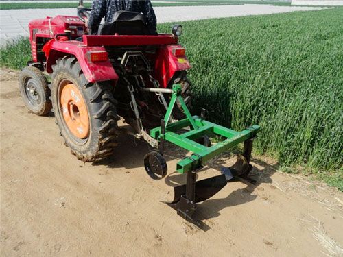 拖拉機帶起壟機